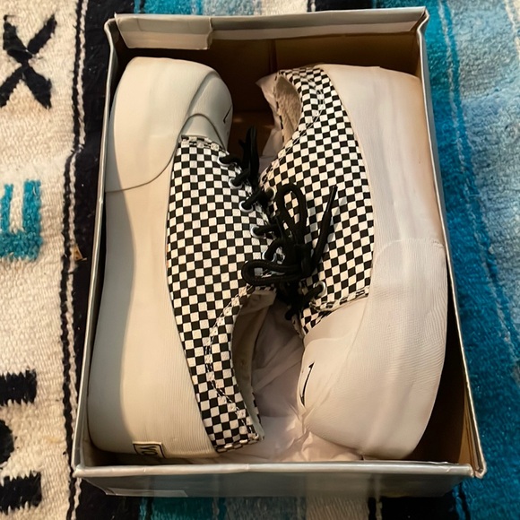 Volatile Shoes - Volatile Shoewear Sz 8 1/2